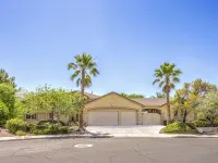 Magical Getaway: Garden Oasis & Pool, Golfing, Hiking,Special Discounts. Hotels near Mount Charleston
