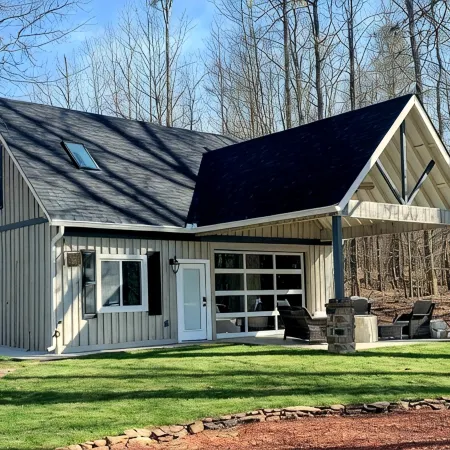 LUXURY Barn Chalet.  2 bedrooms, firepit, BBQ, loft, trails, ponds, park