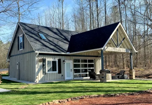 LUXURY Barn Chalet.  2 bedrooms, firepit, BBQ, loft, trails, ponds, park - Homestays