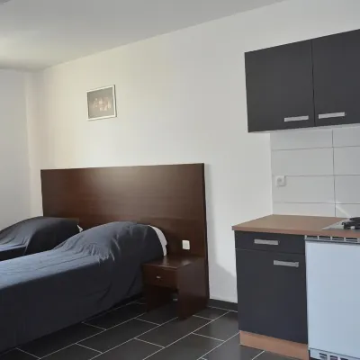 Zwei Raben Pension Hotels near Laubenheim