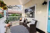 Sweet little retreat within a few minutes walk to the beach! - 무료 와이파이