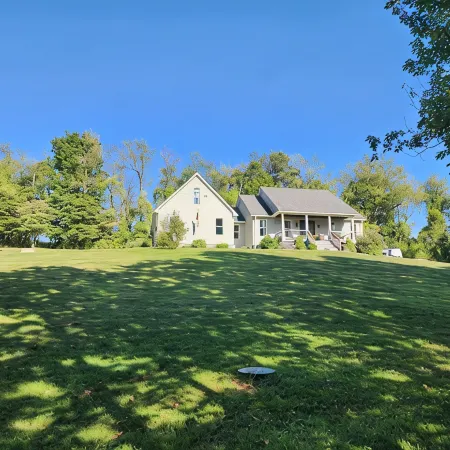 Cozy 2-bedroom apartment in pleasant McDonald with WiFi, AC