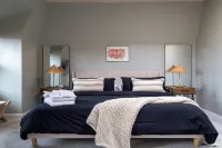 Space & Luxury in Central West End + Private Parking + Excellent Location! - Jacuzzi