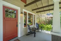 Historic Craftsman Bungalow, Just Steps to Downtown ~HOT TUB!~ - Boutique