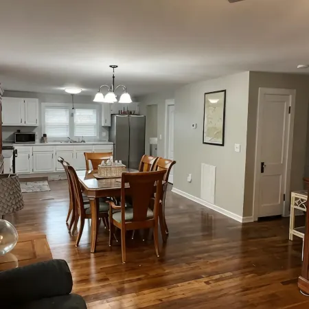 3 bedroom home quiet neighborhood close to trails