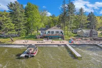 Schooner and Whoop-Ti-Do Cottages: Private Beach on Silver Lake! - Wifi