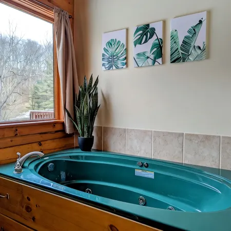 Nido Cabin - Close to attractions, Hot Tub, Game Room, Massage Chair