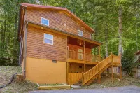 Blissful Mountain Cabin, Close To It all + Hot Tub - 4 stjerner