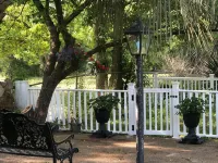 Although a country setting, the cottage has all modern conveniences & comforts