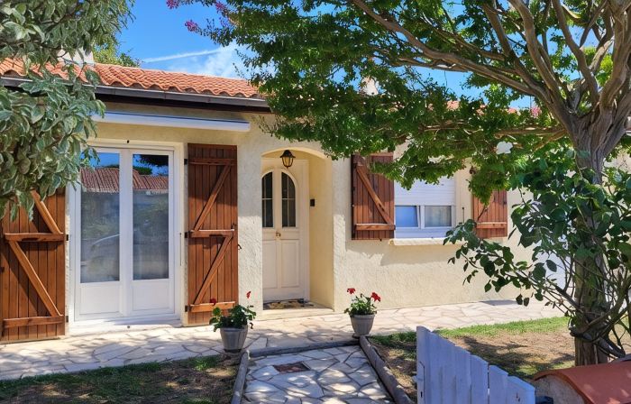 Family home in Fouras - enclosed garden near beach and market