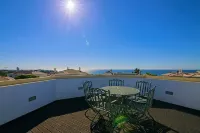 Spacious 4 bedroom villa in quiet location with sea views