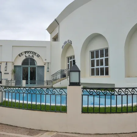 Suites Hôtel les Charmilles & Spa Отели в г. Гаммарт