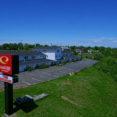 Econo Lodge  Inn & Suites