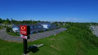 Econo Lodge  Inn & Suites