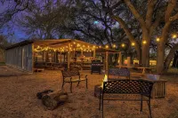 Willies House with Country Views - Shared Party Barn - 4-Star