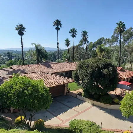 Detached guest house on private gated Spanish Estate with a pool, Temecula close
