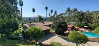 Detached guest house on private gated Spanish Estate with a pool, Temecula close