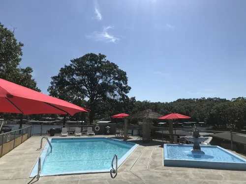 Lakeview Escape 2Br Cabin w/ Dock, 2 Pools & Resort Amenities –Bass Point - 4 tähden
