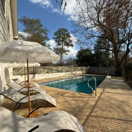 Creekside Escape – Spacious 5BR with Pool & BBQ