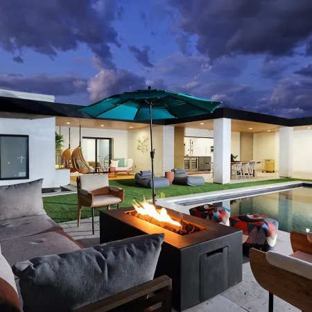 Central Tucson Luxury - Minutes from U of A - Saltwater Pool - Sleeps 10