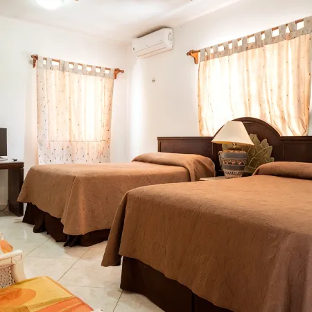 Unbeatable Oceanfront/Beachfront Location 2 Bedrooms Villa Snorkeling Paradise