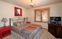 Casa Big Sky - Two Bed Apt in Large Private Home on Groomed Ski Trail