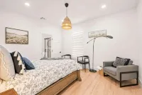 Cozy Retreat Near Downtown Perfect for Families - balcón
