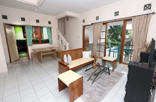 Villa ChavaMinerva Aries Ciater with Private Pool - parking
