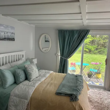 Charming 1-Bedroom House in Wells Minutes from the Beach!