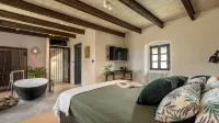 Villa Elena - 4-Bedroom Villa with Pool - Wifi
