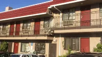 Crown Lodge Motel - 2-Star
