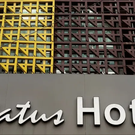 Status Business Hotel - Naveen Market