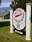 Renovated Cozy Chic North Fork Cottage, steps away from the Beach & Wine Trail!!