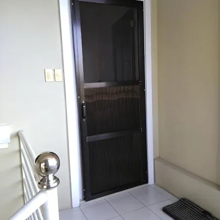 V.F. Riton Apartelle