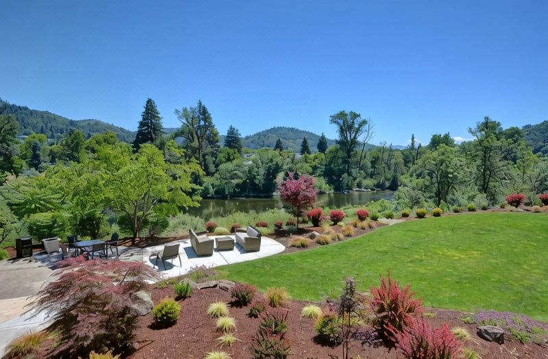 The Lodge at Roseburg