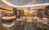 Grand Altuz Yogyakarta - bar