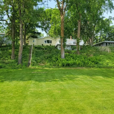 Cozy 3-bedroom cabin in wonderful Perham with WiFi, AC and great fishing!