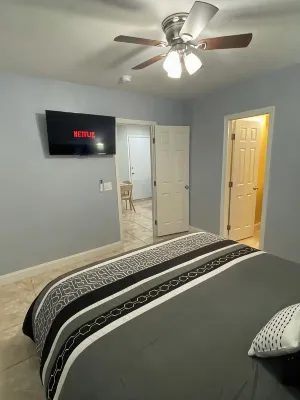 Private apartment with free parking 10 minutes from Tampa International Airport. - Homestays
