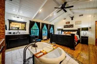 Couples/Family Cabin/Fire Pit/4 Fireplaces/Hot Tub/Horseshoes Pit/Grill/Swings - Chalets