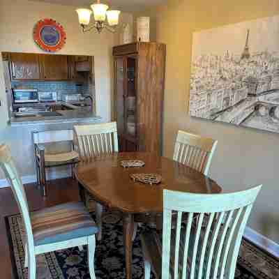 Cozy 1-bedroom condo in Downtown Winston-Salem, free parking! Others