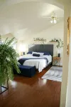 Botanical Loft in Amish Country, King Bed, Jetted Tub & Garden Patio