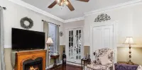 Private 3 room Queen Suite w/Kitchenette