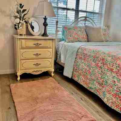 Large Fwb Home- 5-Min Drive to Emerald Coast Beaches- Pets Welcome! Rooms