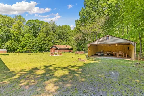 Quiet Lake Anna Rental-4Min Walk! King Bed/Game Barn/Fire Pits/Dock - Homestays