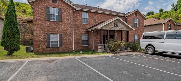 Jimmy's Jewel-No Stairs! Relaxing & Chic Retreat 3 BDRM 2 BA Close to the Strip Hotel a Branson Township