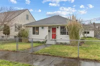 Renton Gem: 2BR Near Airport, Landing, Southcenter, Bellevue, Seattle