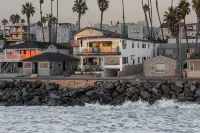 Beachfront Boho Dream Penthouse. Walk 2 Everything!   Newly designed  SLEEPS 10! - Jacuzzi