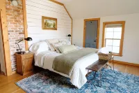 Downtown Historic Home.  One block to downtown, cozy gathering place!