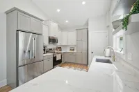 Recently Remodeled! Charming 2-bedroom bungalow in terrific DSM neighborhood - 방갈로
