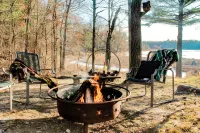 Lakeside Log Cabin + Hot Tub - Chalets